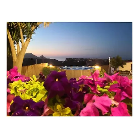 Panoramica Con Piscina Βίλα